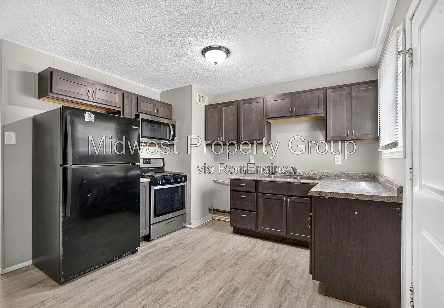 3 bed, 1.0 bath, 864 sqft, $1,395 — Photo 3