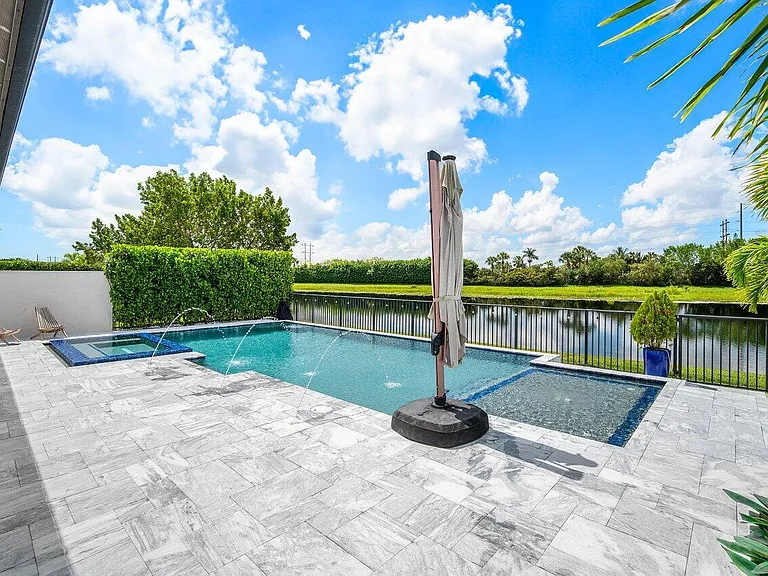 8795 Grand Prix Ln — Photo 35
