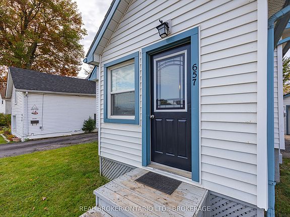 3rd image of 657 Collins Bay Rd