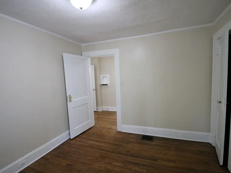 1004 Anderson Rd S — Photo 35