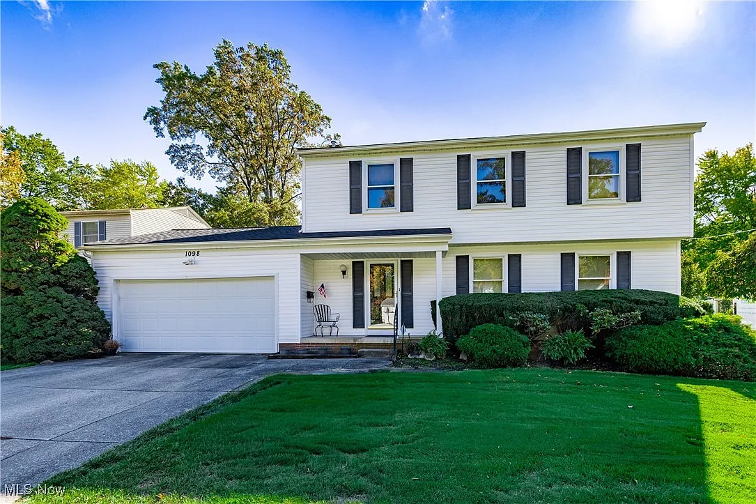 1098 Hillrock Dr photo 1