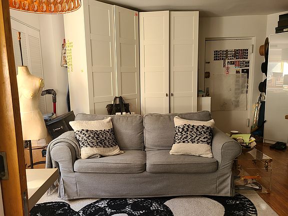 3rd image of 79 Saint Marks Pl APT 1A