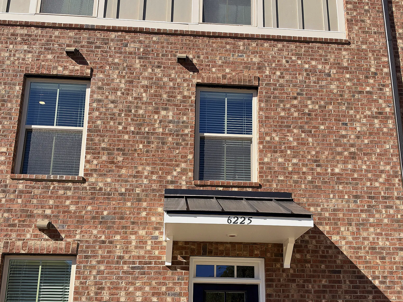 3 bed, 1906 sqft, $2,695 — Photo 1