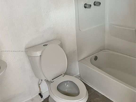 4th image of 410 N 58th Ave #S