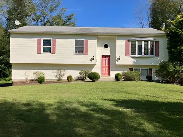 46 S Quaker Lane, Hyde Park, NY 12538