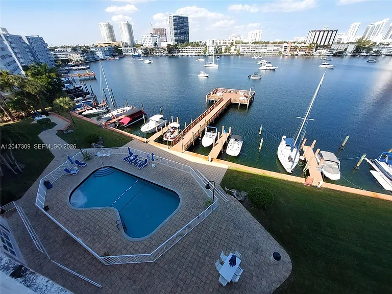 400 Golden Isles Dr #47 — Photo 13