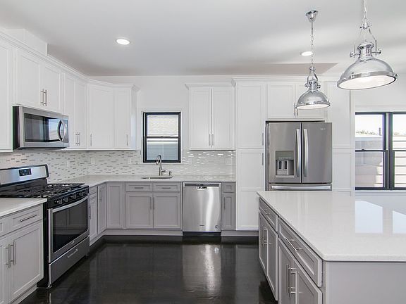 3rd image of 81 Chestnut Ave