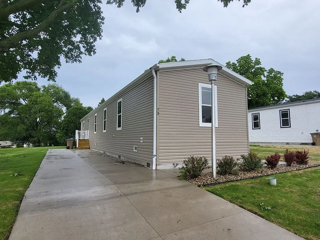 3 bed, 2.0 bath, 1141 sqft, $1,999 — Photo 4