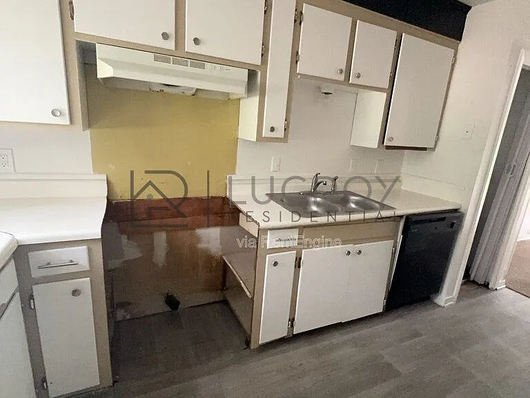 2136 East Dr — Photo 4