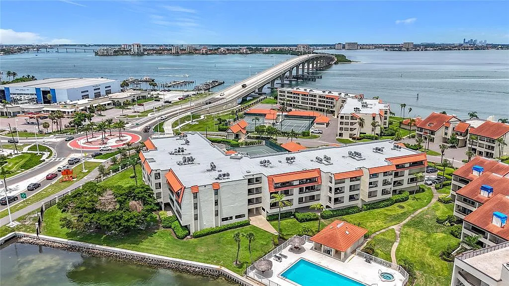 1 bed, 1.5 bath, 790 sqft, $2,350 — Photo 2