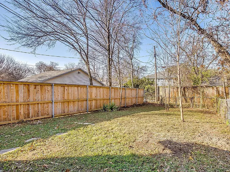 1824 Fairmount Ave — Photo 2