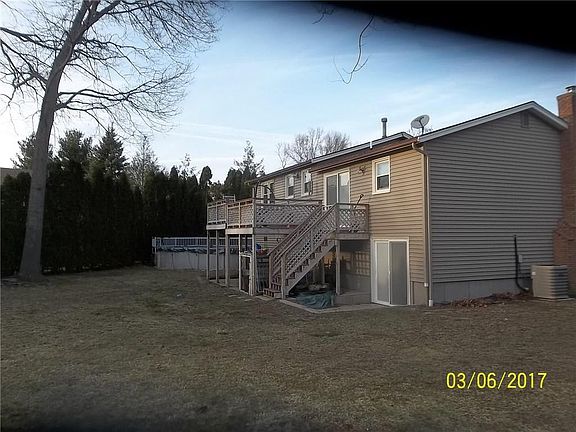 3rd image of 27 Marigold Ct