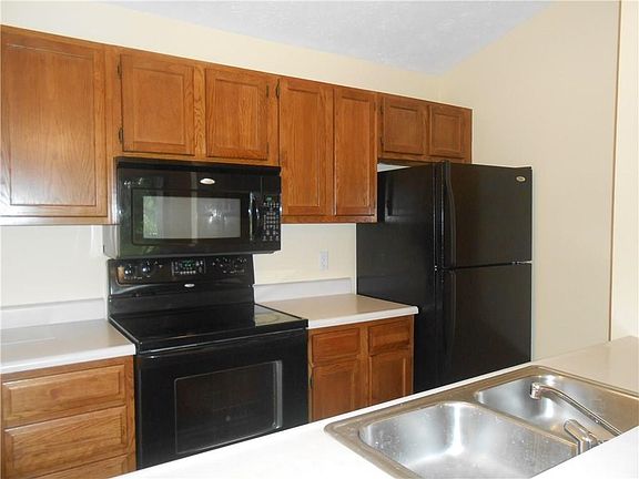 4th image of 4530 Village Ct APT 6