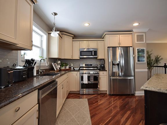 4th image of 370 Westford Road