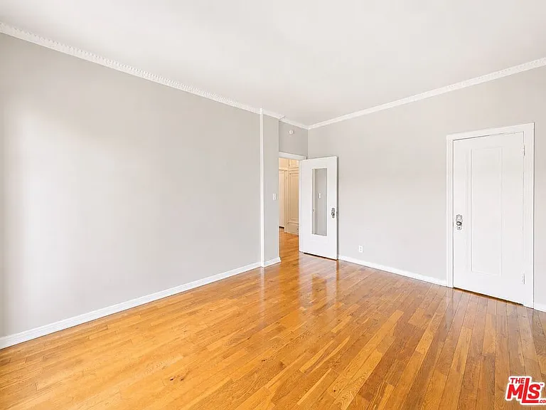 1314 N Hayworth Ave #303 — Photo 24
