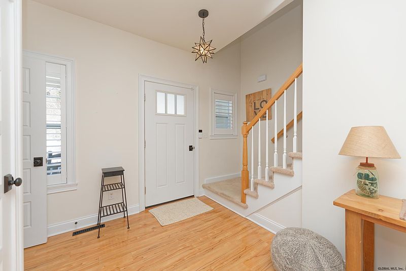 4th image of 4 OLD MILL Court
