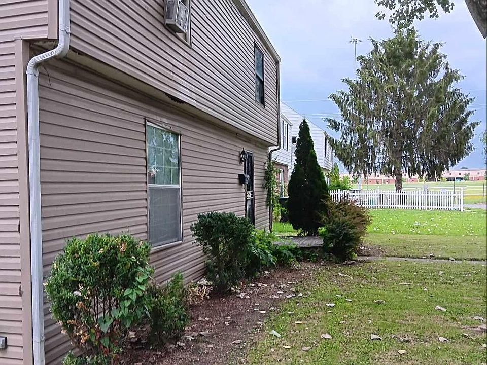 1st image of 105 N Waverly St #105