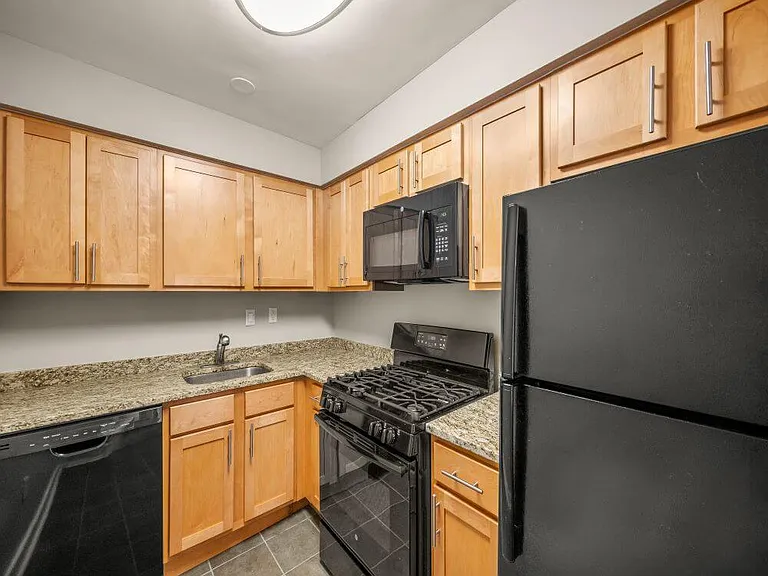 100-york-apartment-w403-4r