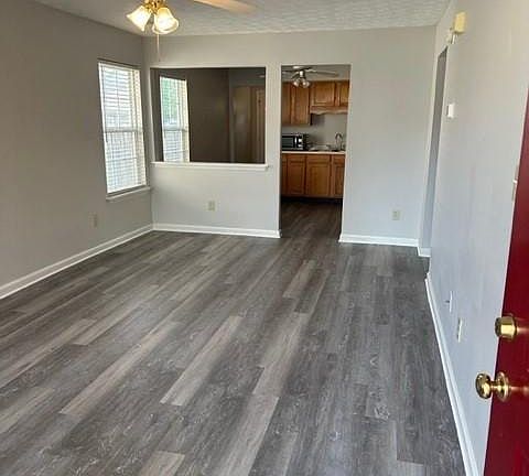 4th image of 724 Pioneer Ln