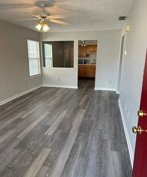724 Pioneer Ln — Photo 4