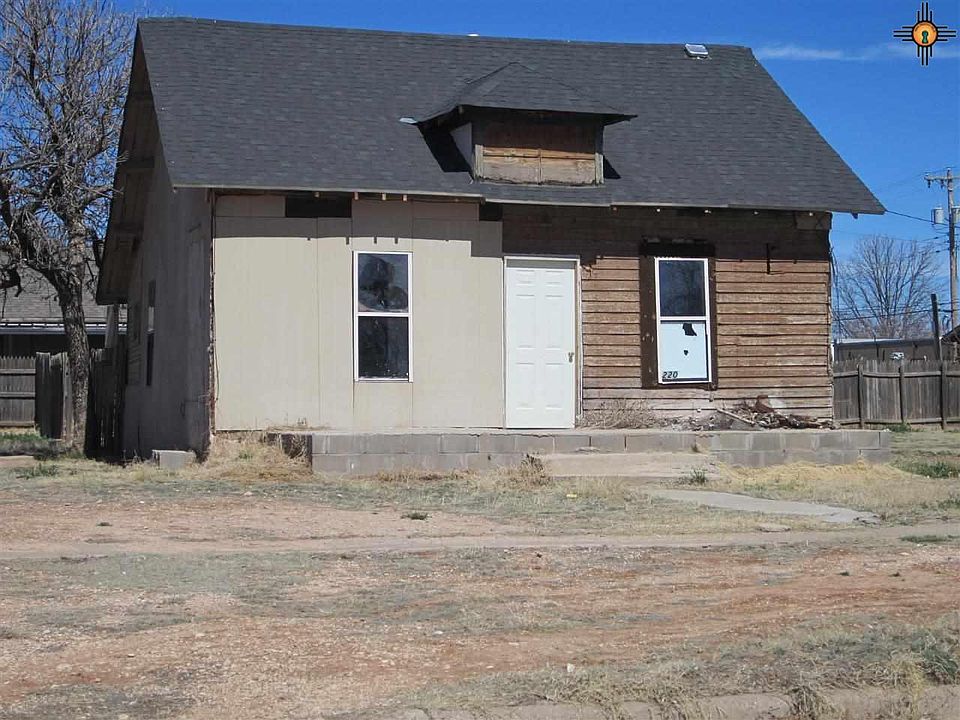 1st image of 220 W 10th St