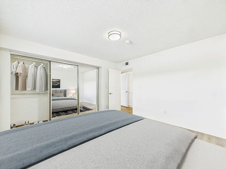 13157 Riverside Dr — Photo 16