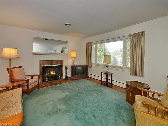 3rd image of 115 Briarwood Ln