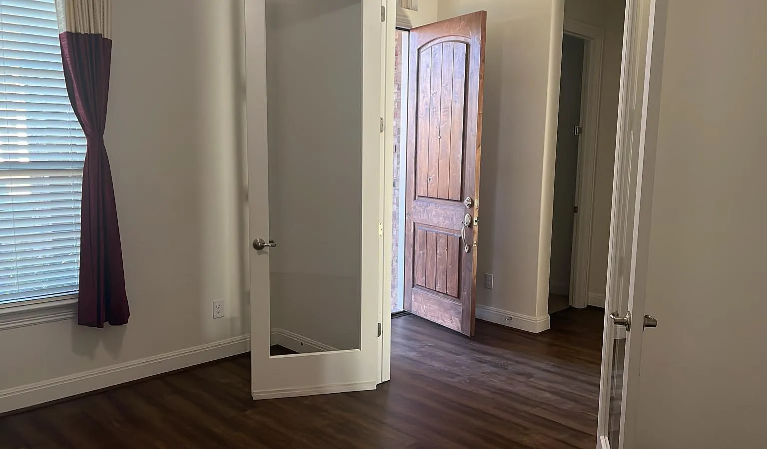 3 bed, 2.0 bath, 2484 sqft, $2,875 — Photo 3