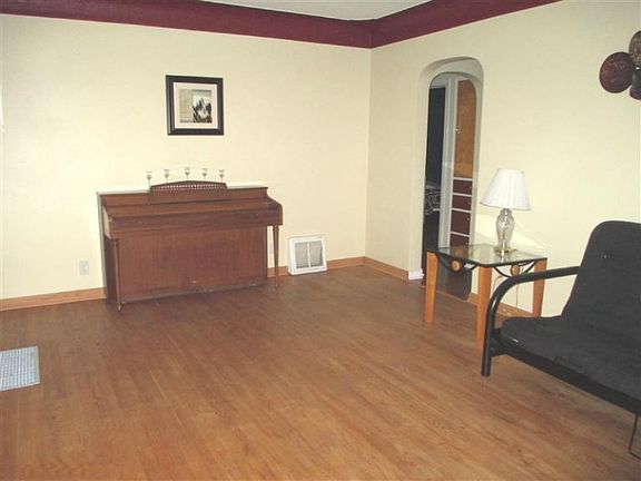4th image of 2834 West Ave SW