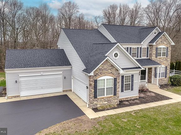 4th image of 21380 Fairwood Ct