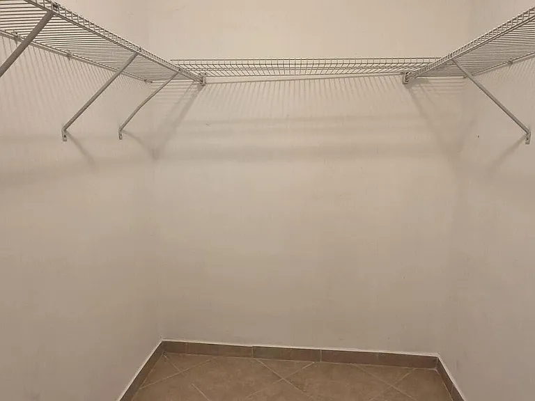 2400 NE 10th St #108 — Photo 6