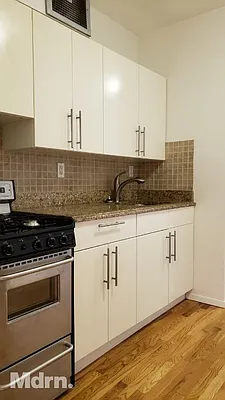 Rented by Mdrn Residential | media 5