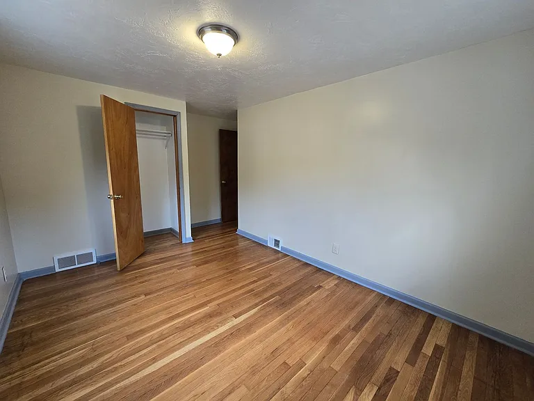 3 Bedroom Townhouse - Penn Hills School District - Available NOW! — Photo 11