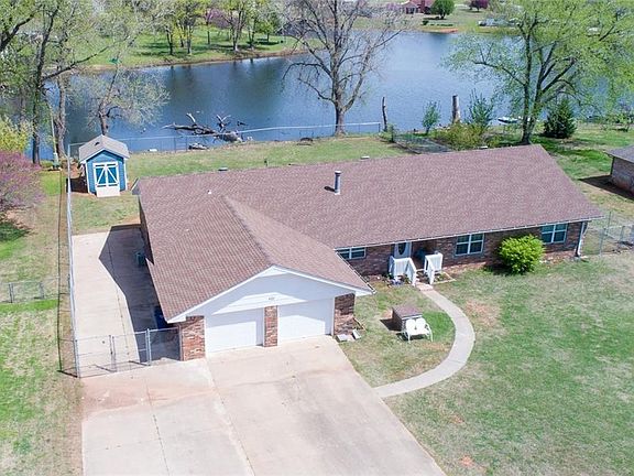3rd image of 420 S Lakehoma Dr
