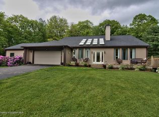 71 Walnutwood Dr, Dallas, PA 18612