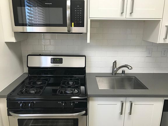 3rd image of 2027 Front St APT 12