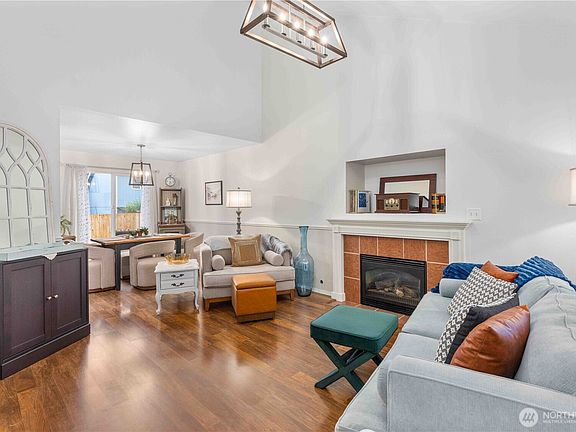 4th image of 5776 Gateway Lane NE