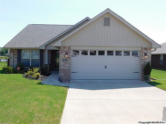 4th image of 372 Northlake Dr