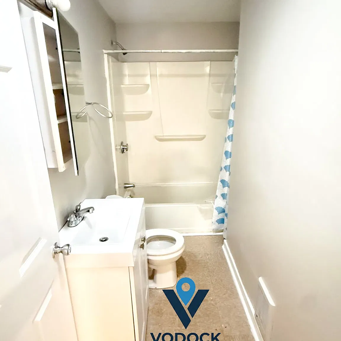 3 bed, 1000 sqft, $1,900 — Photo 2