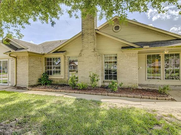 2nd image of 3609 Clover Ln