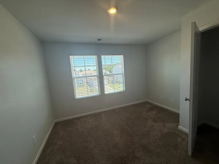 3909 Angel Hill Ln — Photo 32