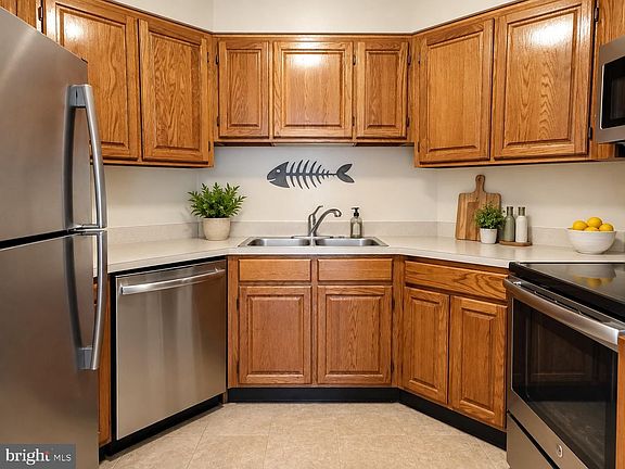 3rd image of 2018 Walnut St #32-15C