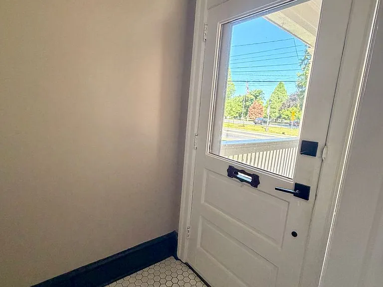 1050 Edgar Ave — Photo 6