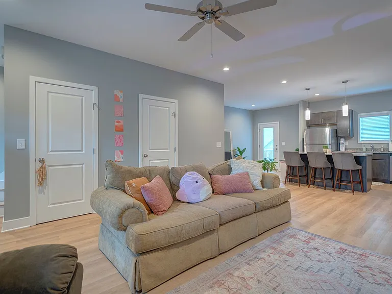 1804 Staniel Dr — Photo 5