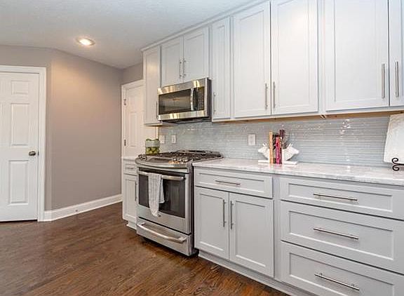 3rd image of 15216 Sherwood St