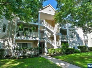 226 Larch Ln, Mahwah, NJ 07430