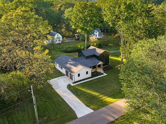 3rd image of 24 Village Edge Dr