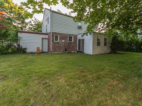 3rd image of 32 Sterling Place