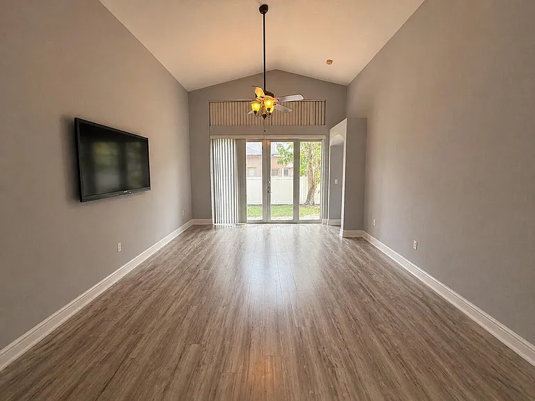 10372 Old Winston Ct — Photo 7