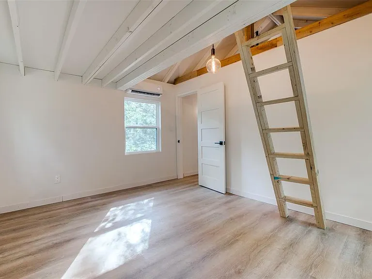 122 Allen St — Photo 7